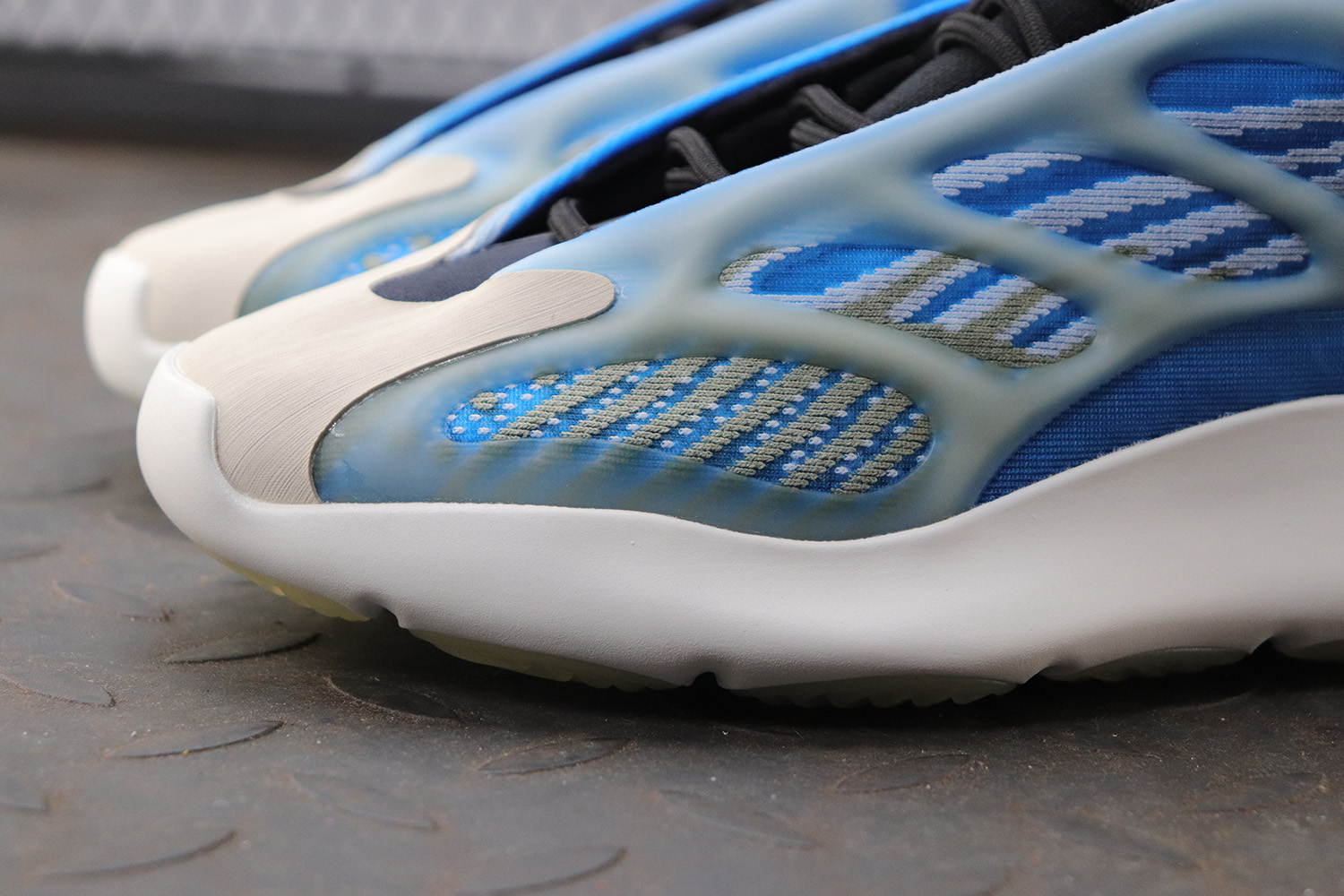 Yeezy 700 V3 Arzareth