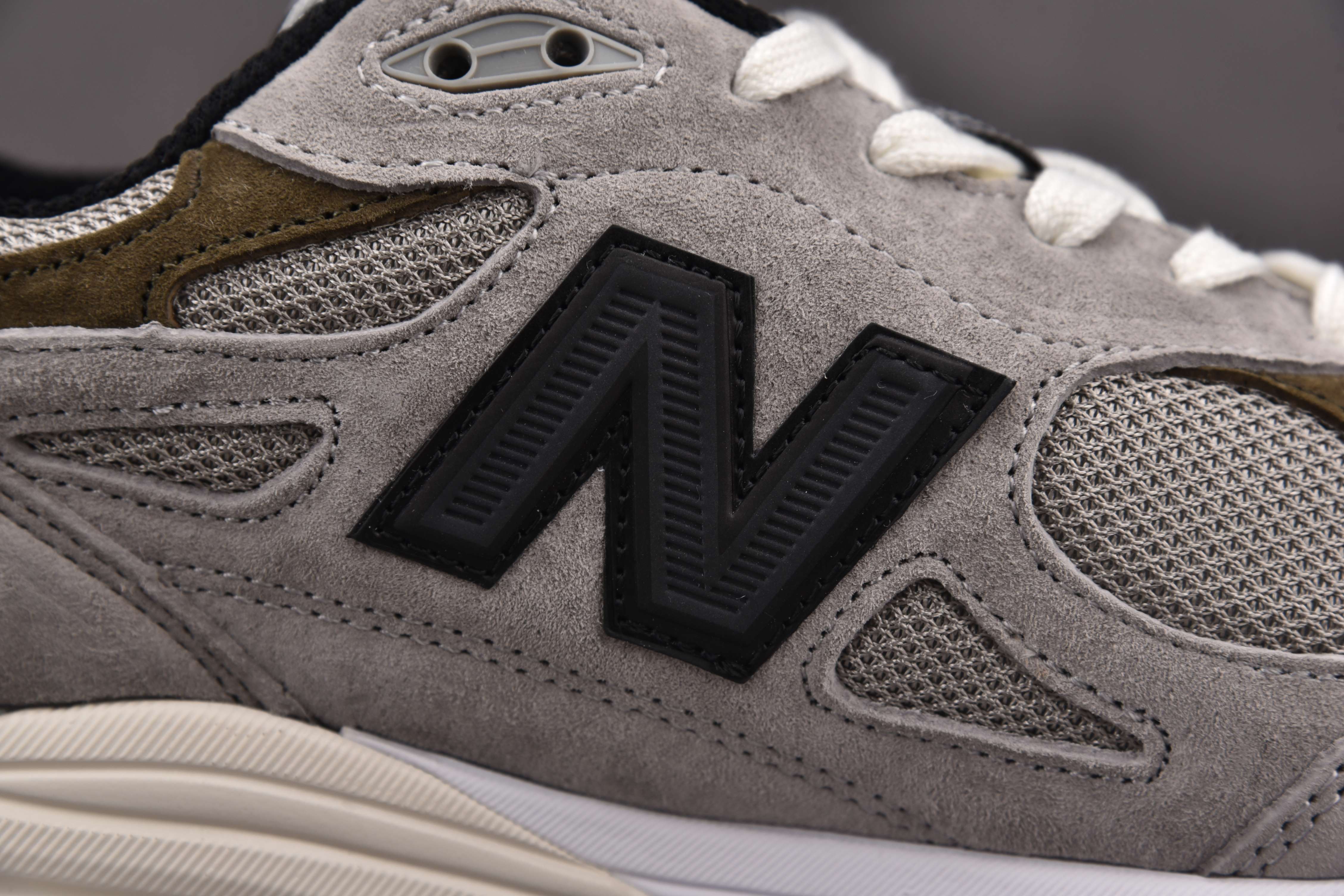 New Balance 990v3 Grey White