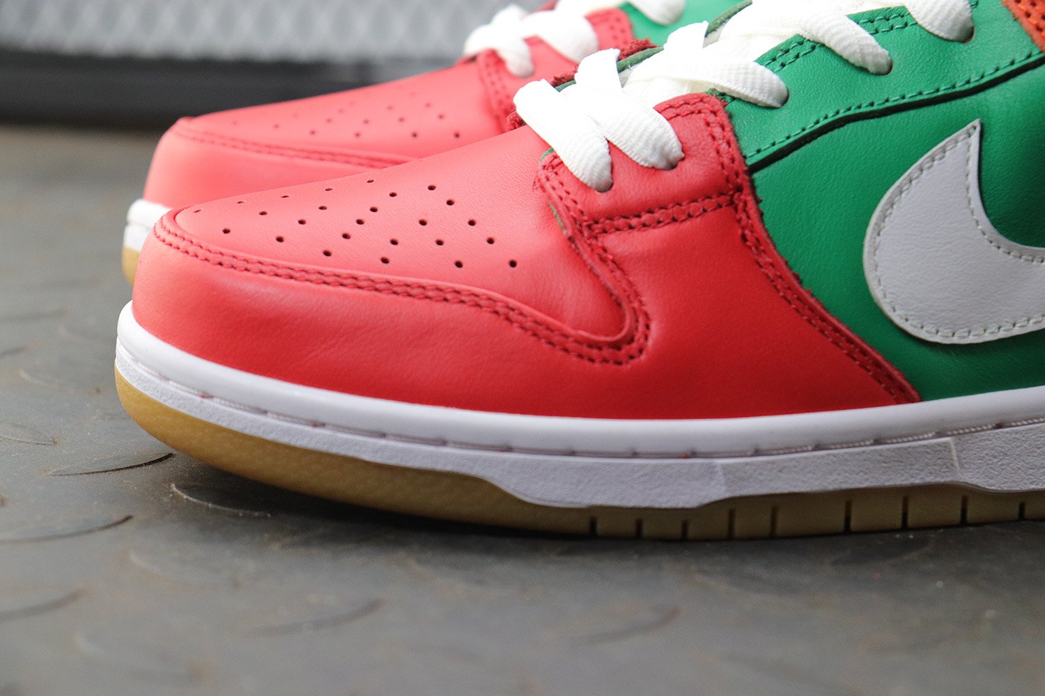 Nike SB Dunk Low 7 Eleven