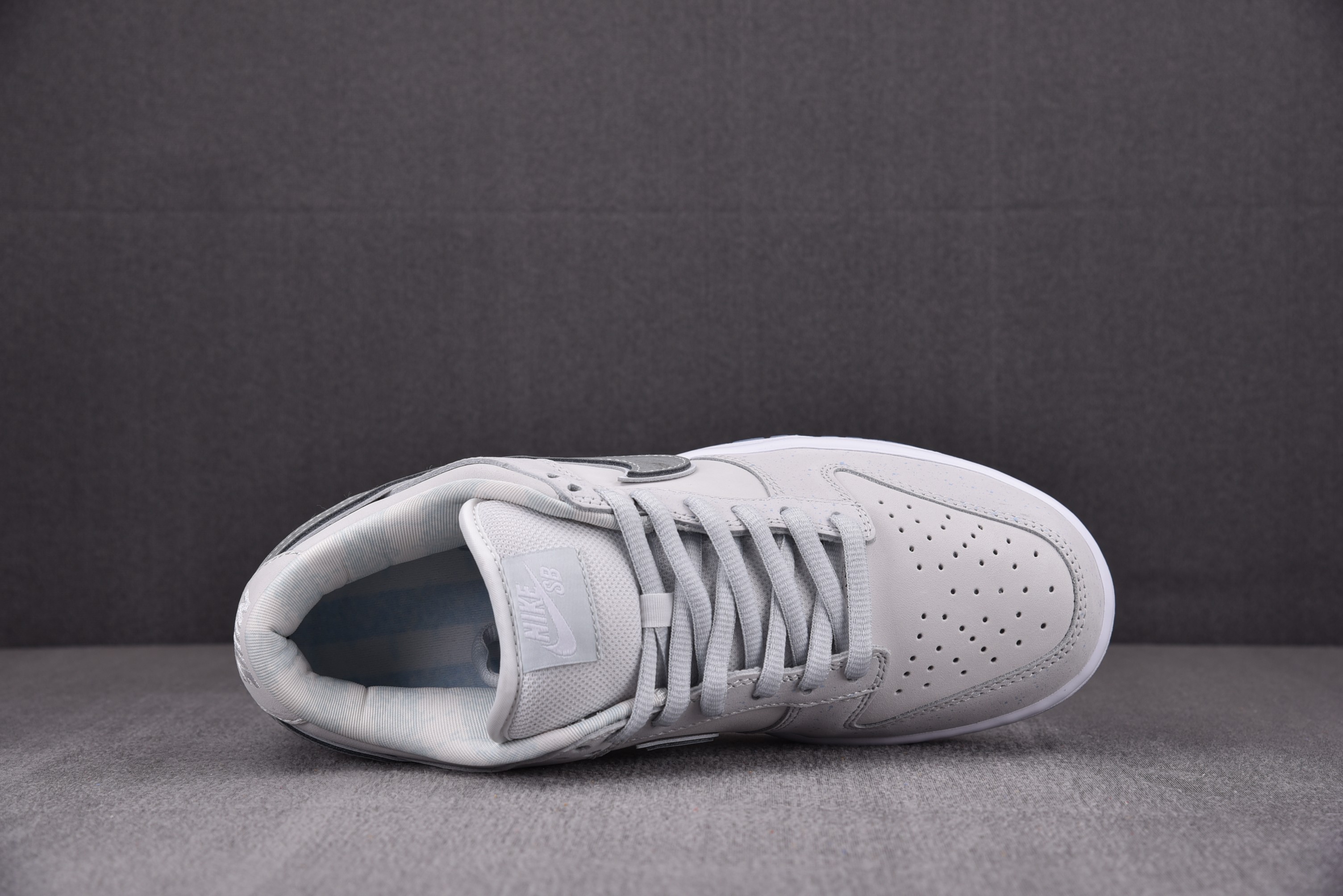Nike SB Dunk Low White Lobster (Friends and Family)