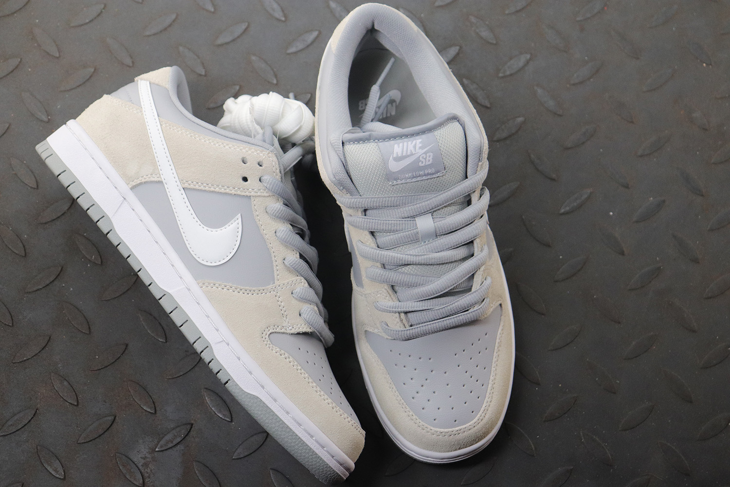 Nike SB Dunk Low Summit White Wolf Grey
