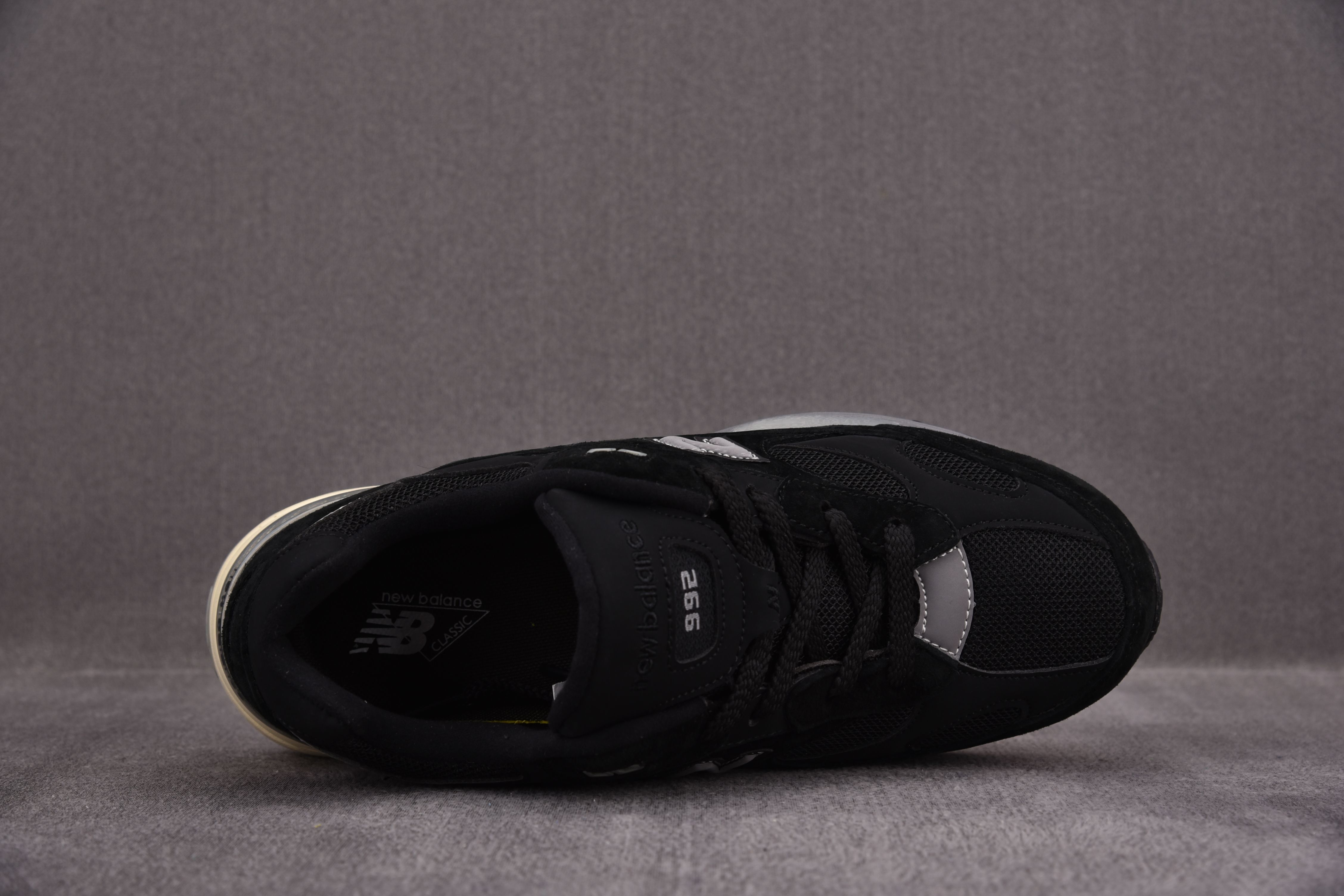 New Balance 992 Black Grey