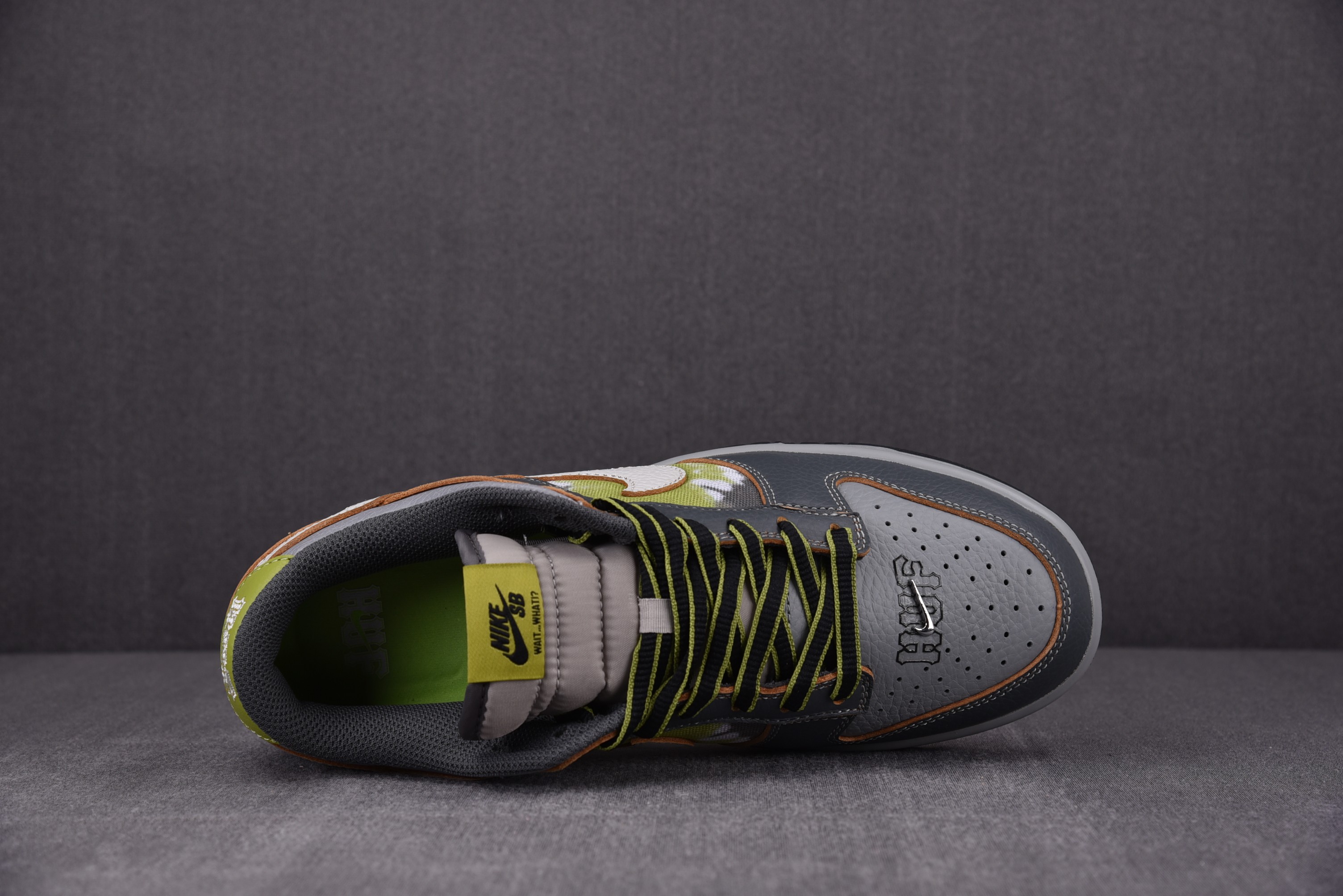 Nike SB Dunk Low Friends and Family