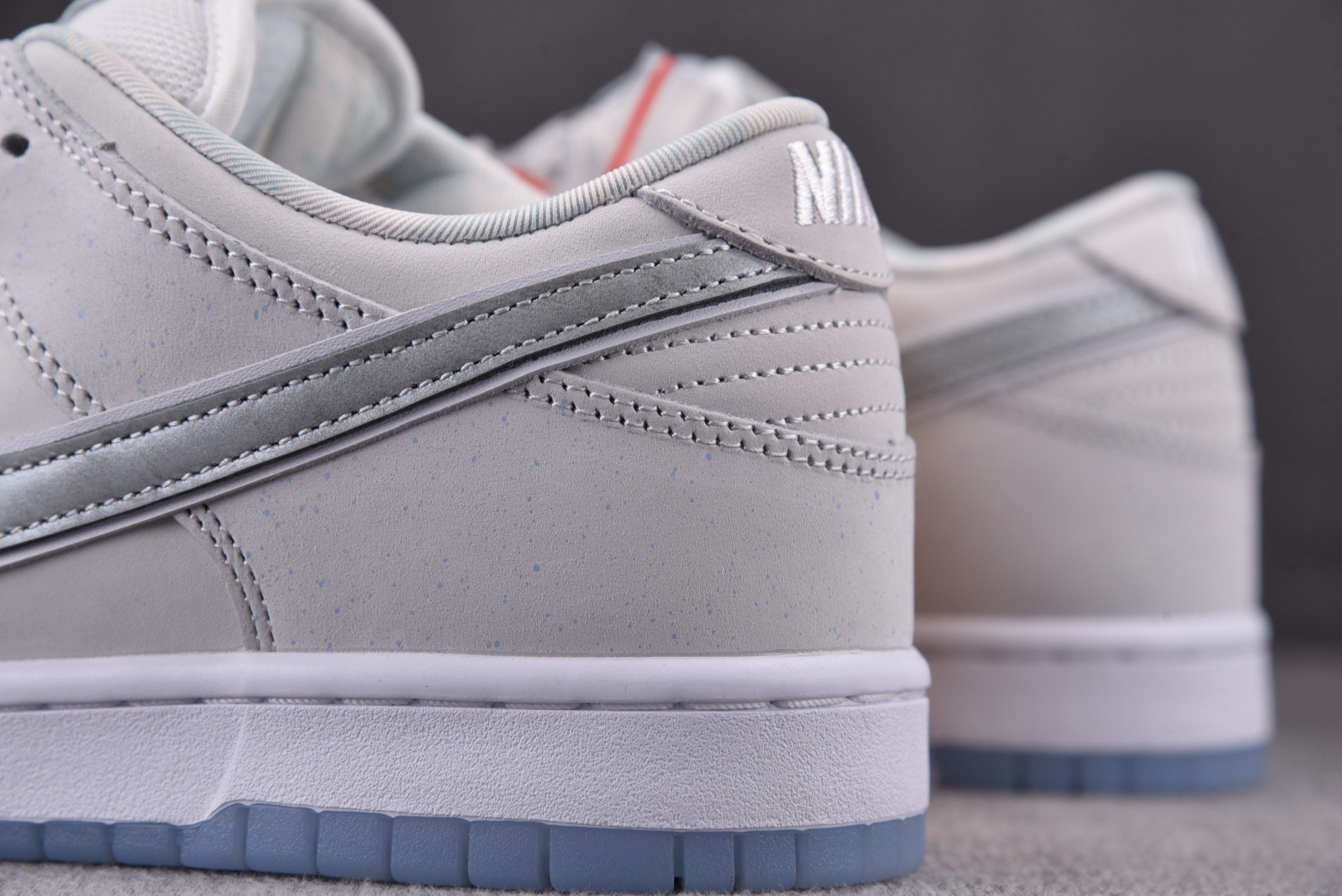 Nike SB Dunk Low White Lobster (Friends and Family)