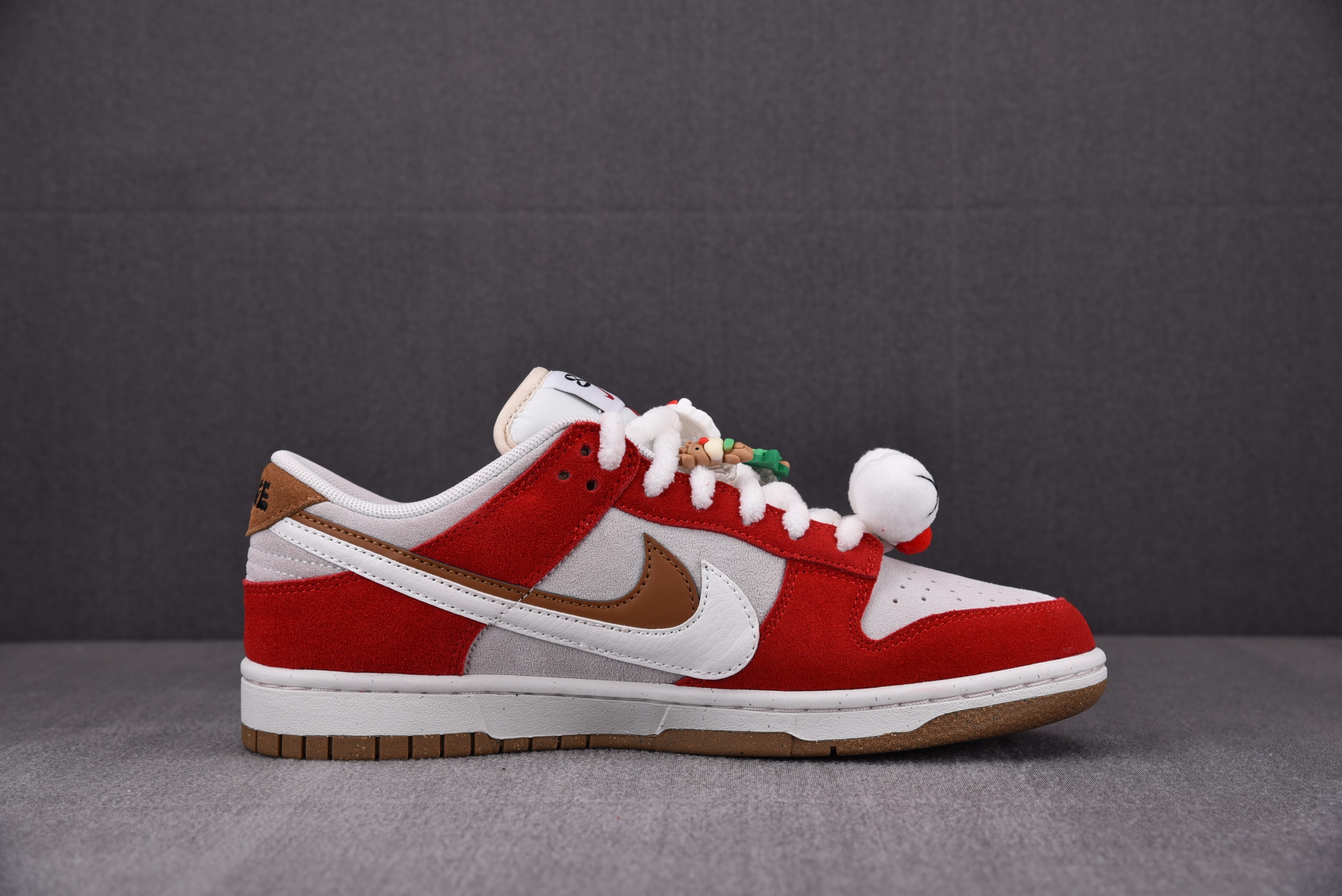 Nike SB Dunk Low 85 Christmas Red White Brown