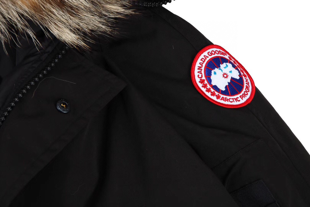 01 Canada Goose Chilliwack 7999M Black