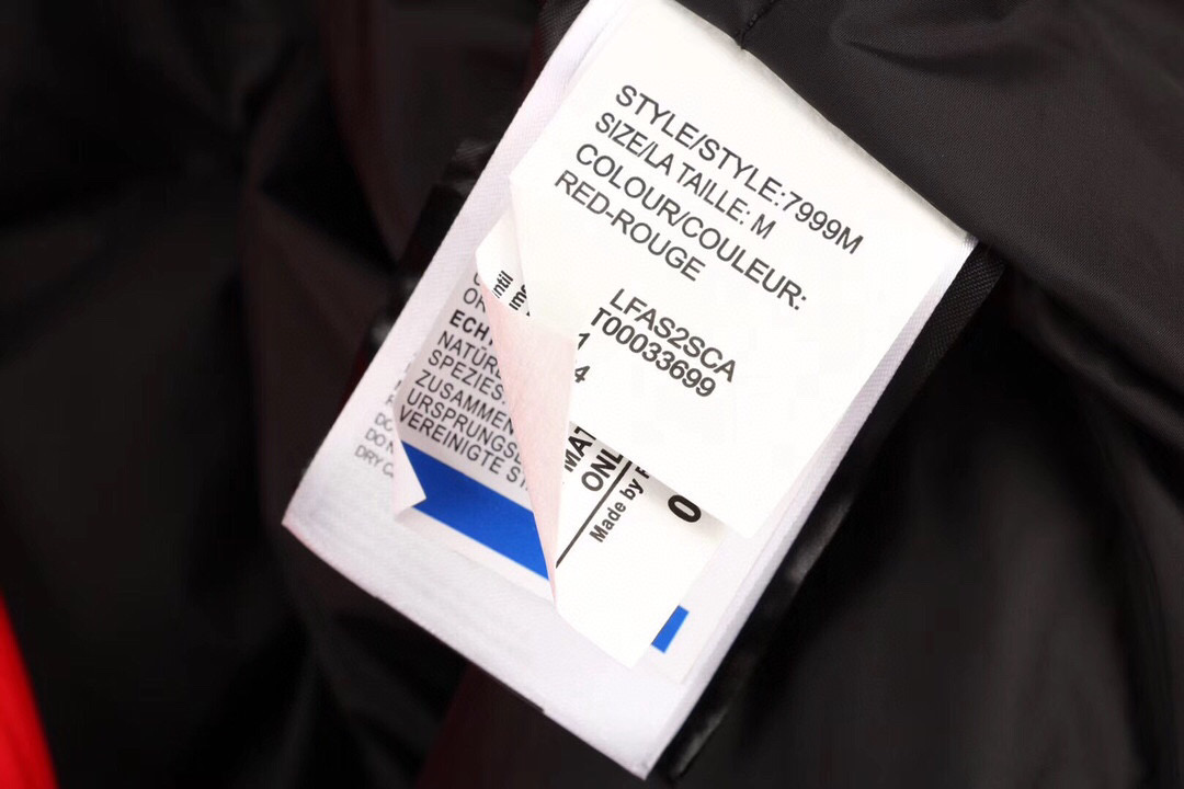 01 Canada Goose Chilliwack 7999M Red