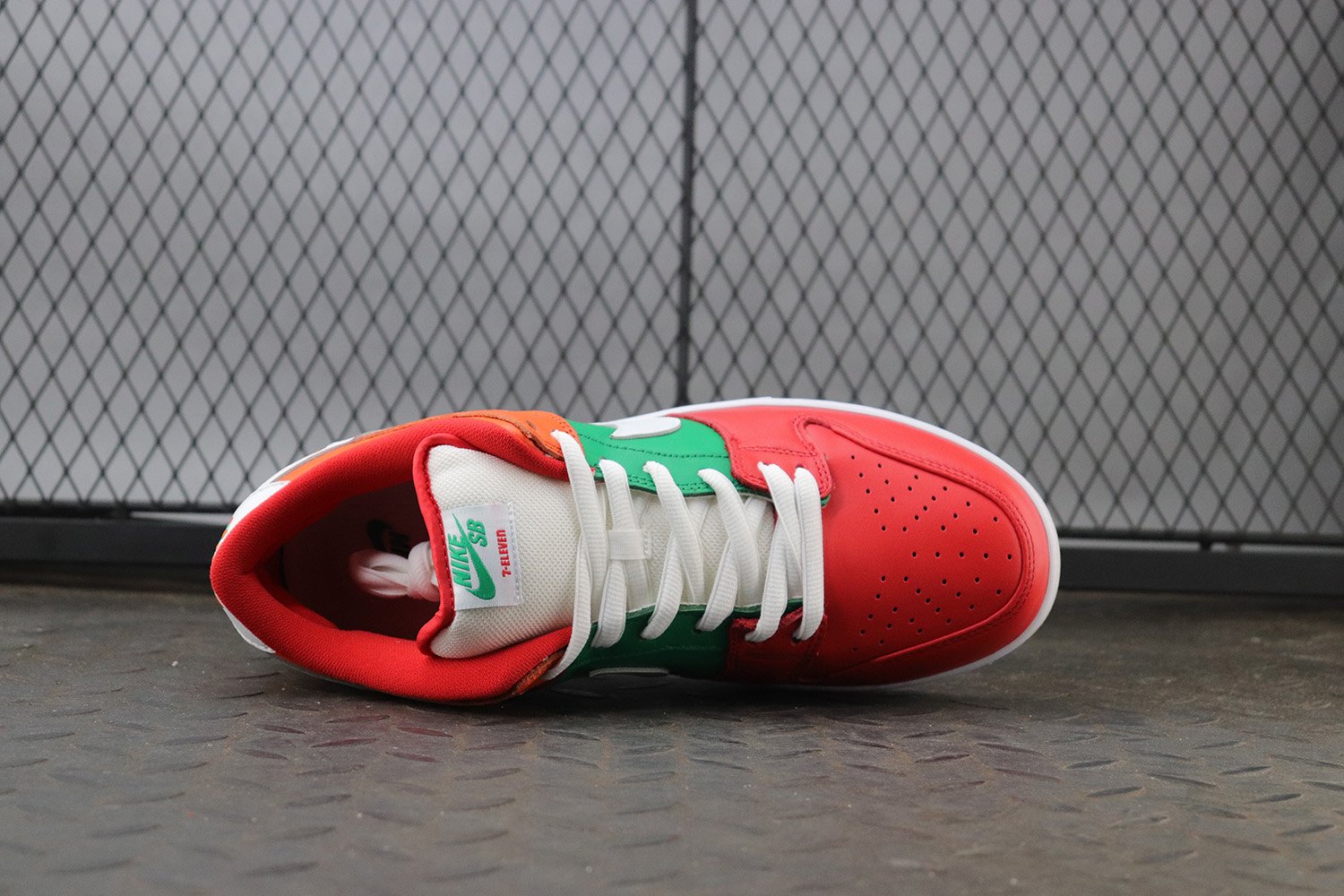 Nike SB Dunk Low 7 Eleven
