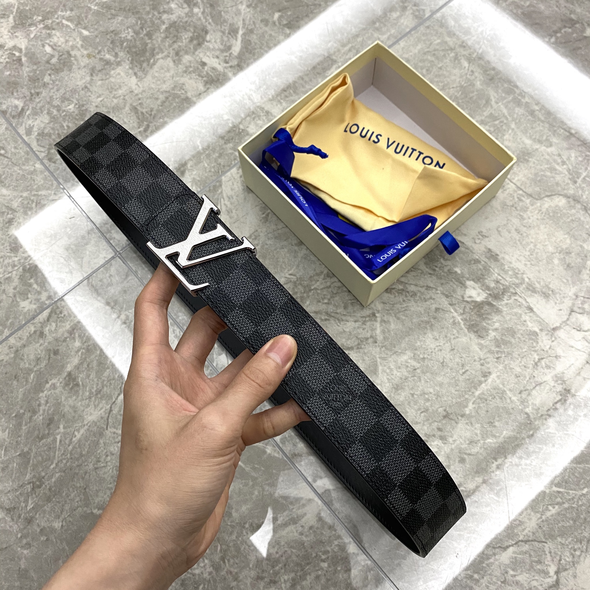 LV INITIALES REVERSIBLE BELT