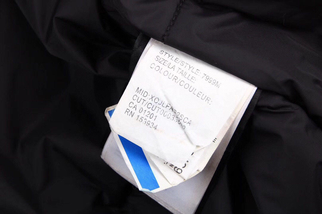 01 Canada Goose Chilliwack 7999M Black