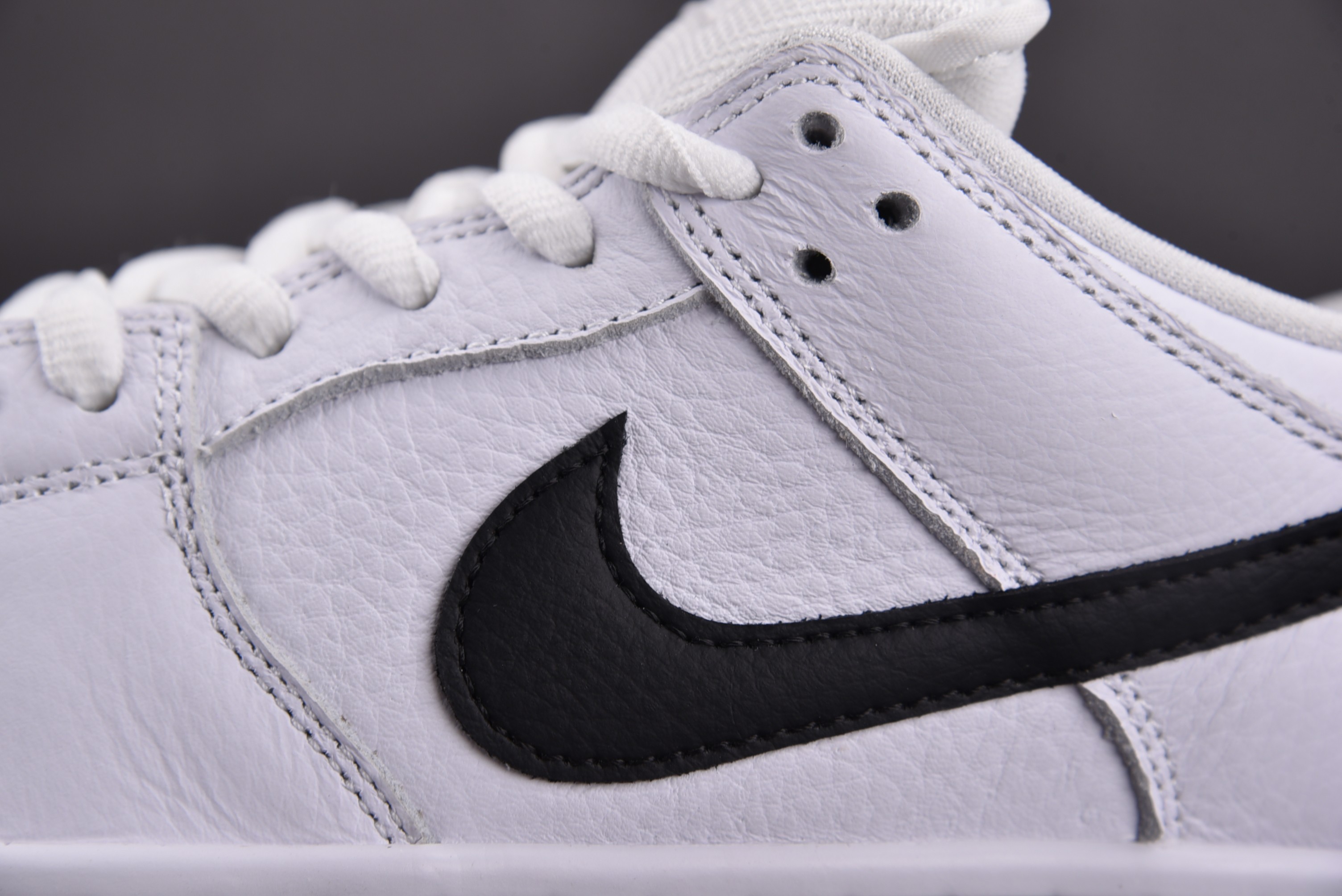 Nike SB Dunk Low Pro White Gum