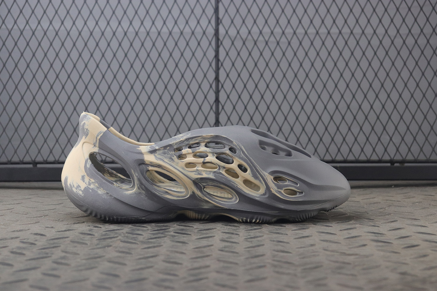 【Clearance】 adidas Yeezy Foam RNNR MXT Moon Gray（US10）