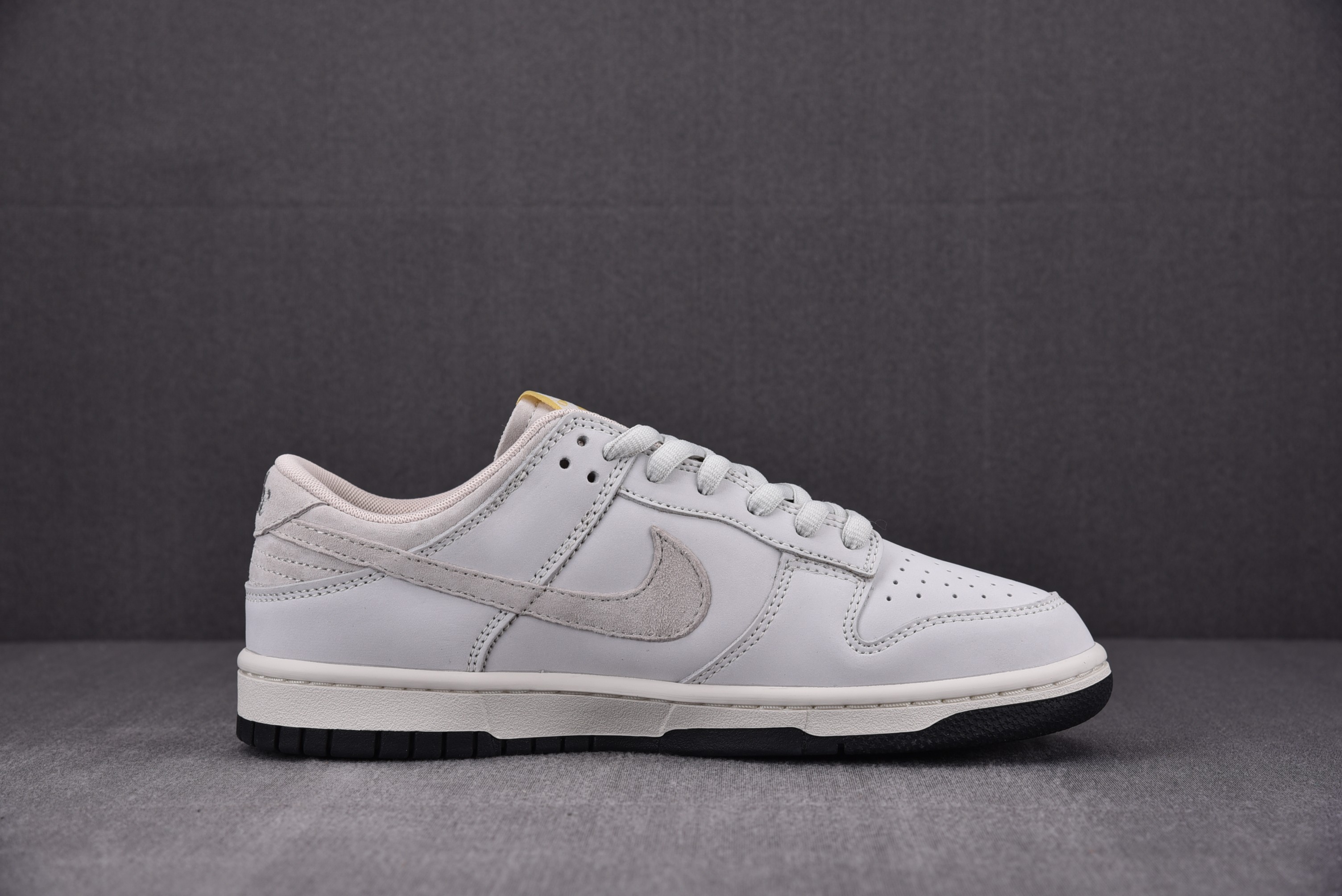 Nike SB Dunk Low Flash Tatoo Cream Grey Black