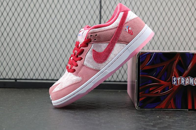 【Clearance】 SB Dunk Low x StrangeLove (Special Box)