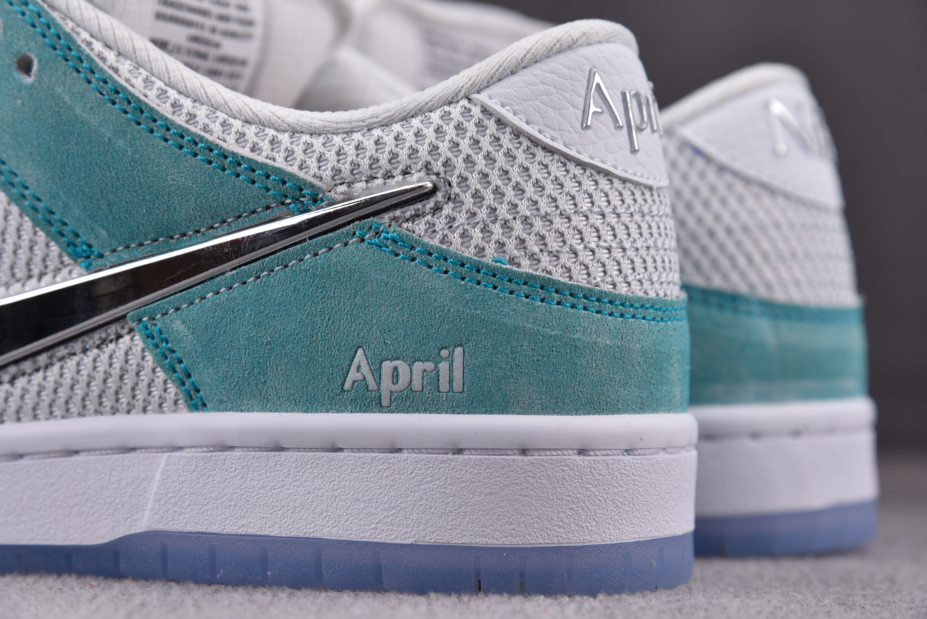 Nike SB Dunk Low APRIL SKKATEBOARDS