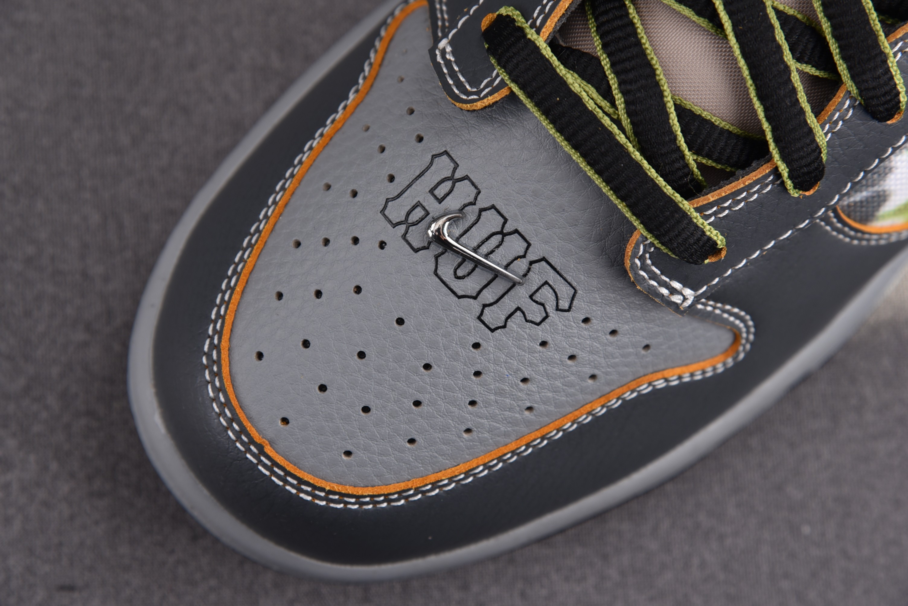 Nike SB Dunk Low HUF Wait, What!? (Friends and Family)