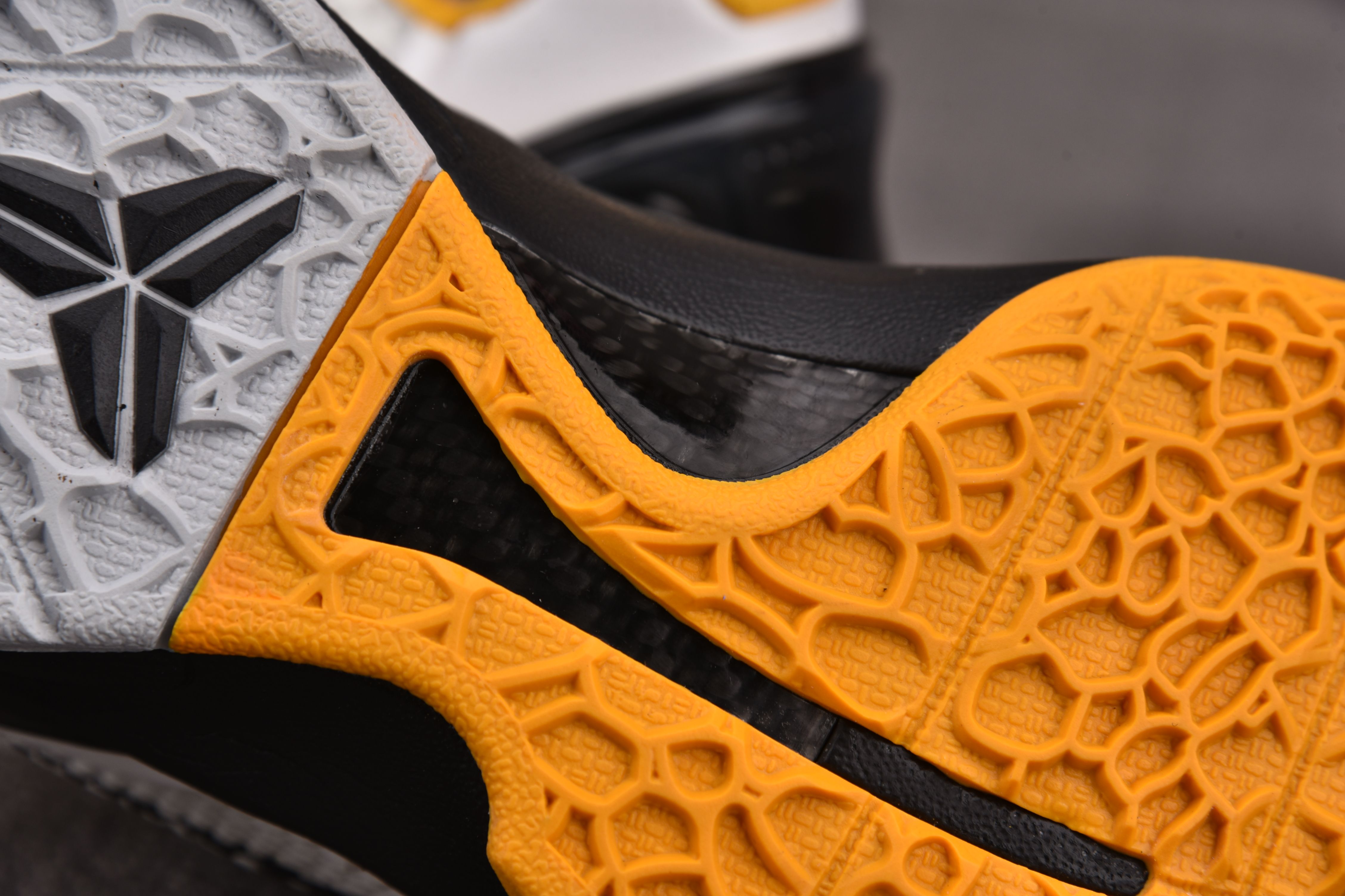 Kobe 6 Protro Playoff Pack White Del Sol