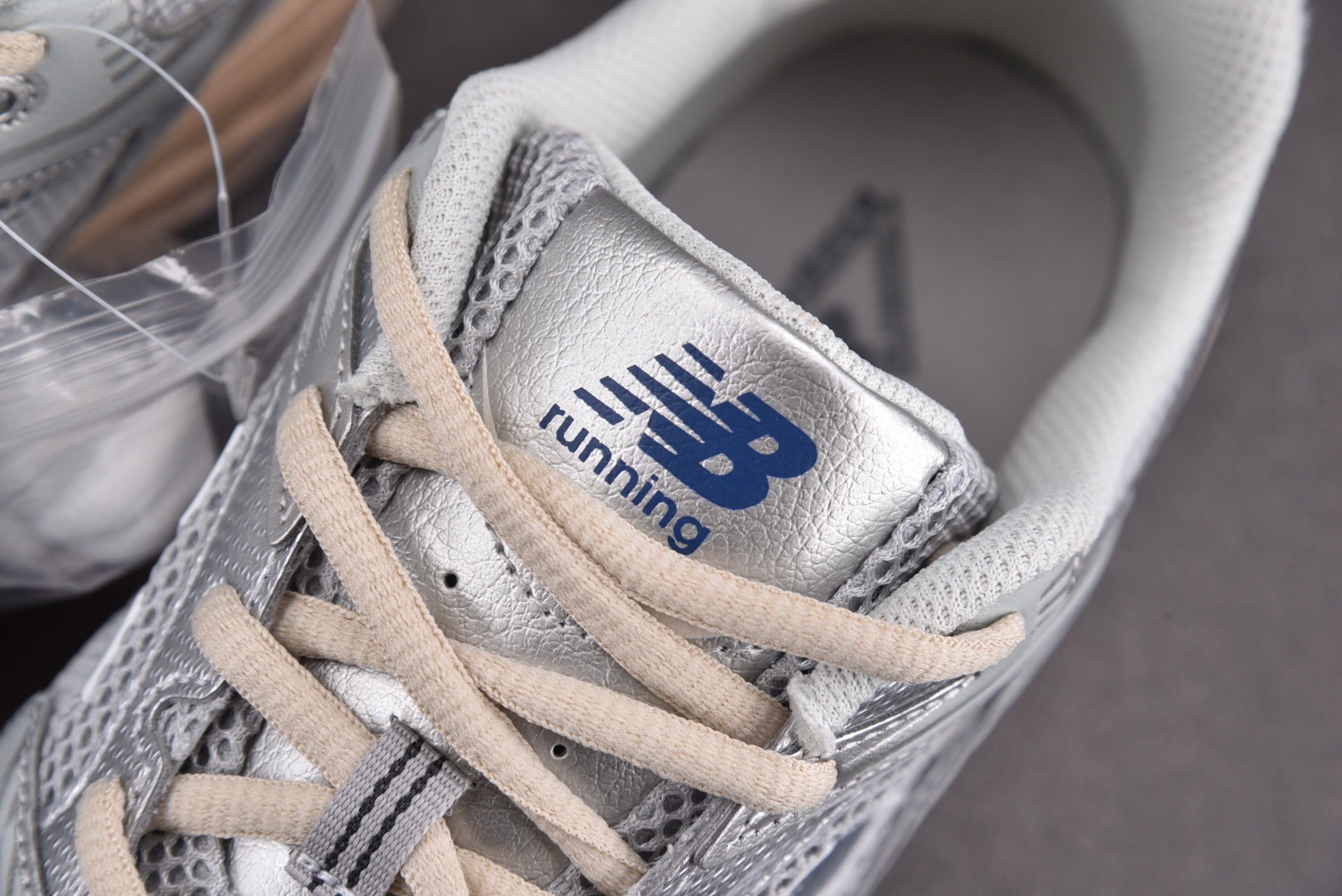 New Balance 530 Silver Metallic Moonbeam