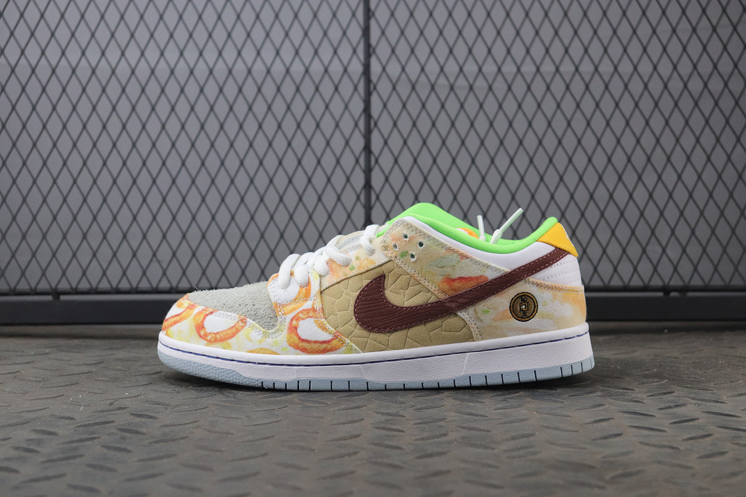 Nike SB Dunk Low Street Hawker