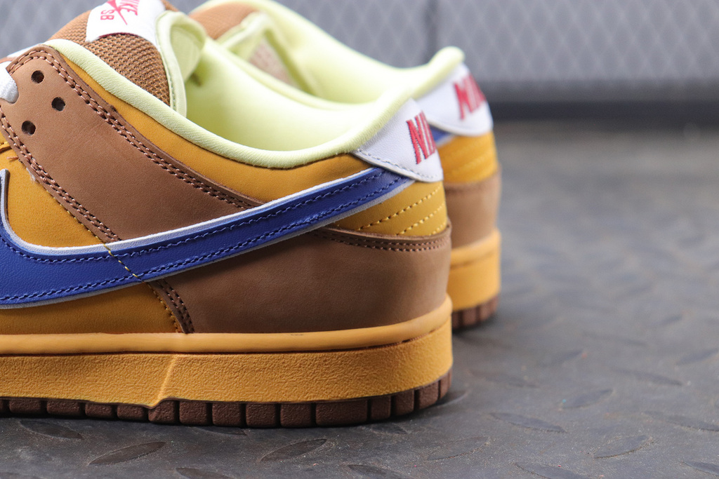 Nike SB Dunk Low Newcastle Brown Ale