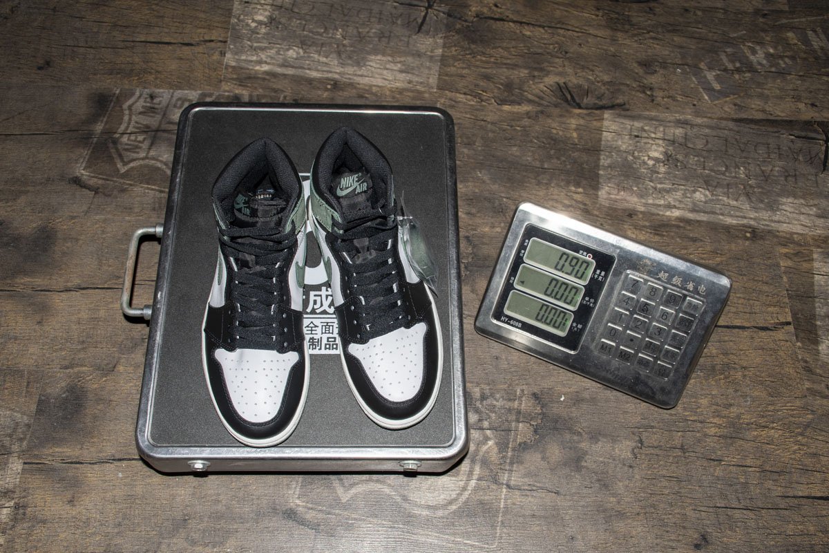 Jordan 1 Retro High Clay Green