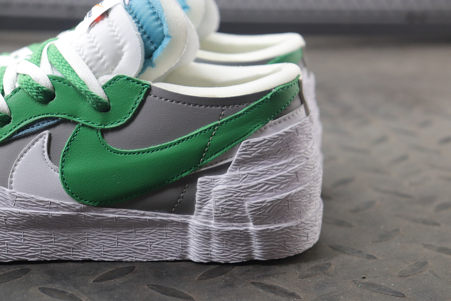 Nike Blazer Low sacai Medium Grey Classic Green